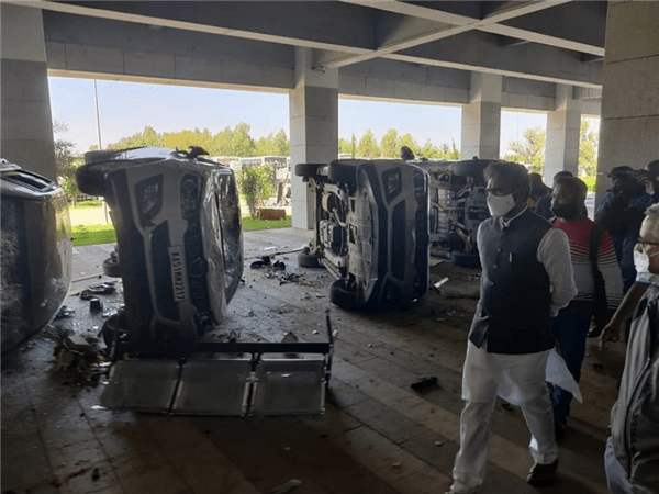 印度iphone工廠亂了 2000人沖進去瘋狂打砸,連生產線都沒放過